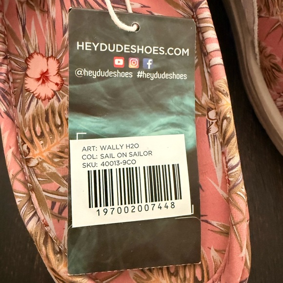 Hey Dude Shoes NWT - Picture 3 of 4
